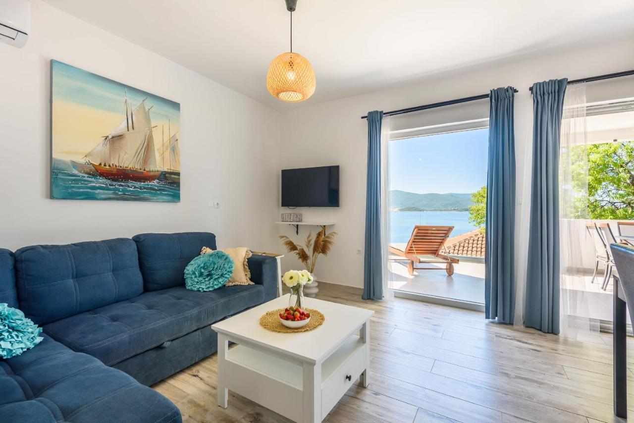 Apartments Morska Vila 3 Komarna Luaran gambar